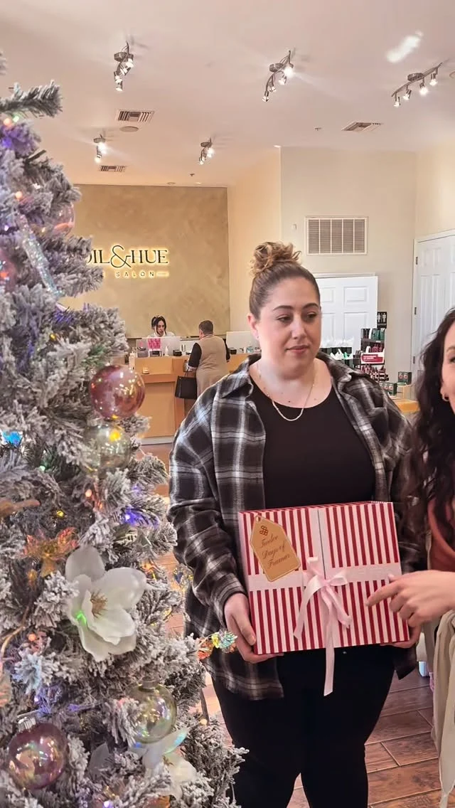 Today we decked the halls with the cutest holiday foils from @framar !! Such a cool idea to make advent calendars for hair stylists ☺️ #framar