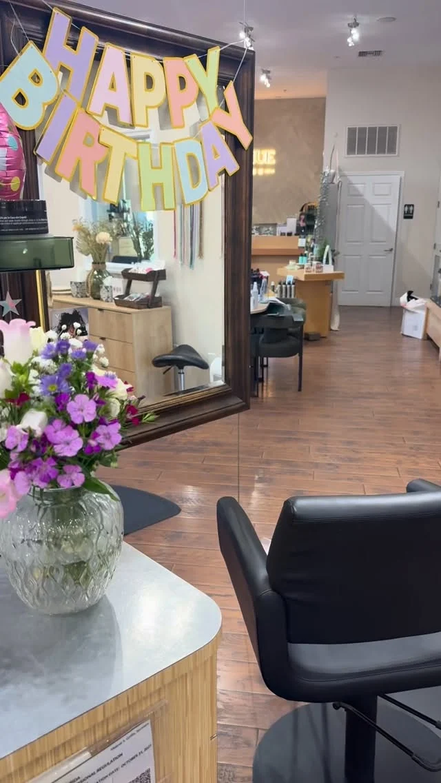 Happiest of birthdays to one of our amazing leaders @bree.foilandhue. We love you and appreciate everything you do for @foilandhue ! 🥰✨