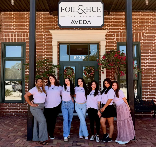 The Premiere Orlando group got exclusive Foil & Hue shirts! It was such a great weekend to connect with the team and attend classes to further our education so we can be the best for our guests 🫶🏻✨ We are so excited to use our new tools and education on you! Call to book or book online at foilandhue.com! 😘